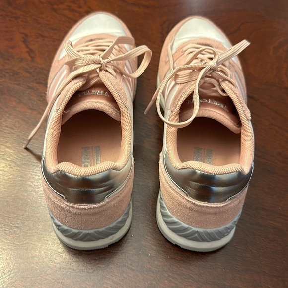 TRETORN Womens Suede Loyola Retro
Jogger Sneakers Pink Silver Sz 8.5 Preppy - Picture 5 of 15